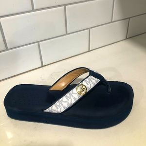 Michael Kors Gage Platform Flipflop Nave sz 8